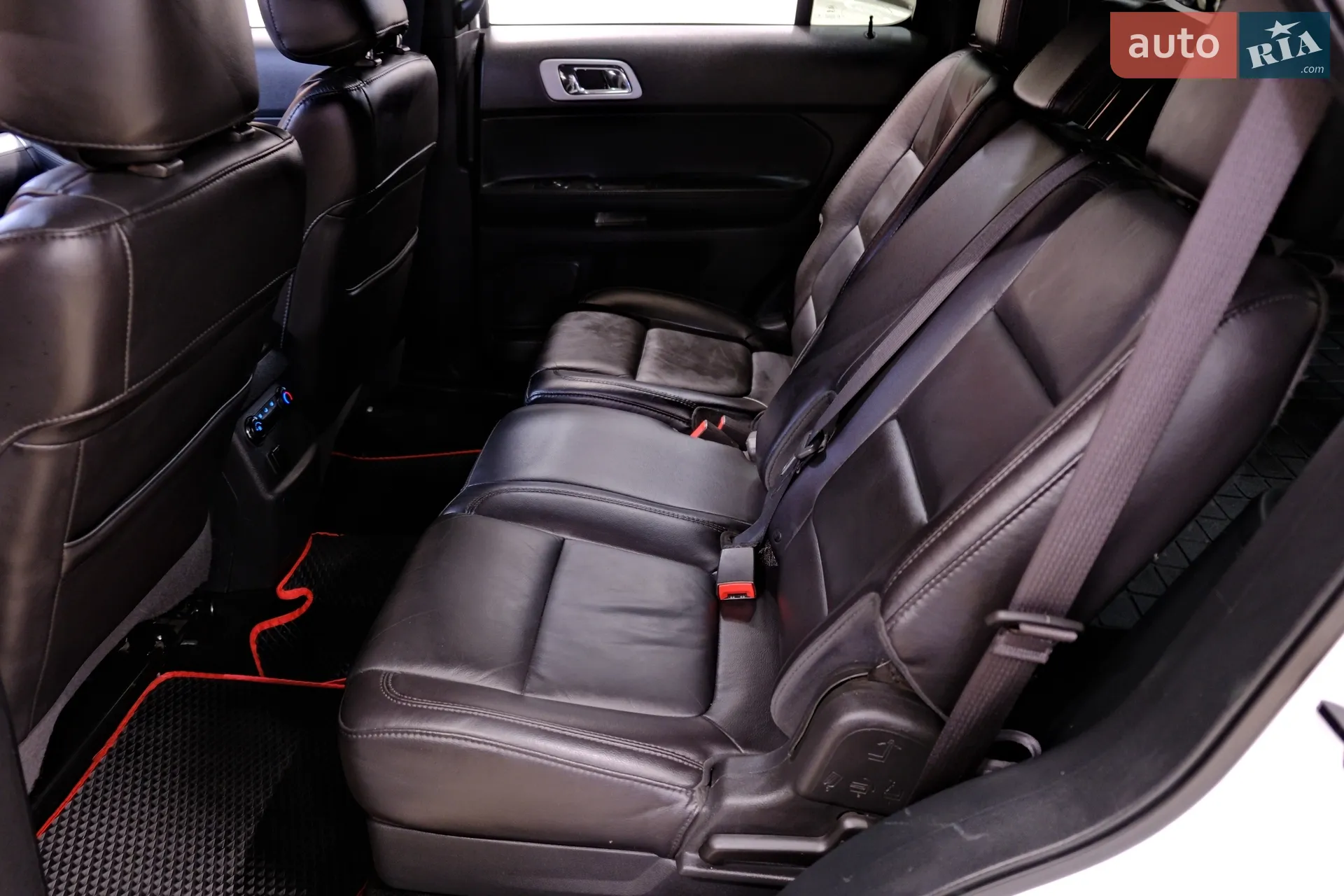 Ford Explorer 2017 VIN 1FM5K8AR3HGC26169 фото оголошення 31 з 46