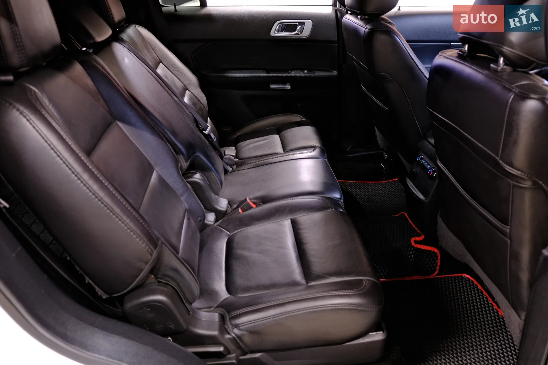 Ford Explorer 2017 VIN 1FM5K8AR3HGC26169 фото оголошення 35 з 46