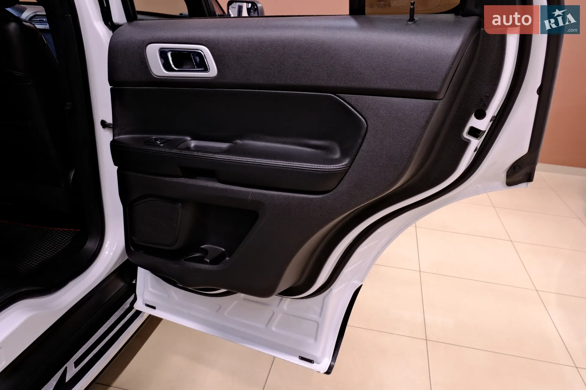 Ford Explorer 2017 VIN 1FM5K8AR3HGC26169 фото оголошення 38 з 46