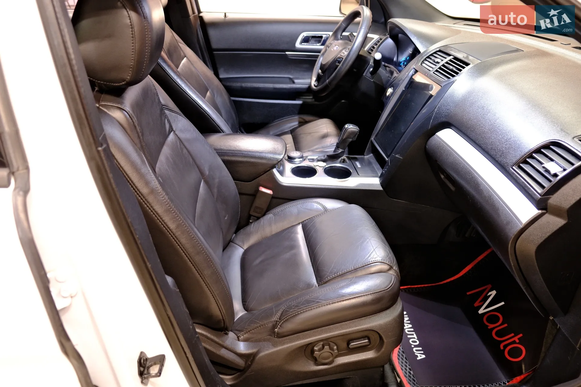 Ford Explorer 2017 VIN 1FM5K8AR3HGC26169 фото оголошення 39 з 46