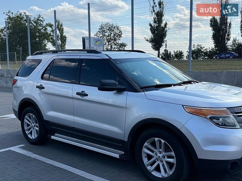 Позашляховик / Кросовер Ford Explorer 2015 в Первомайську