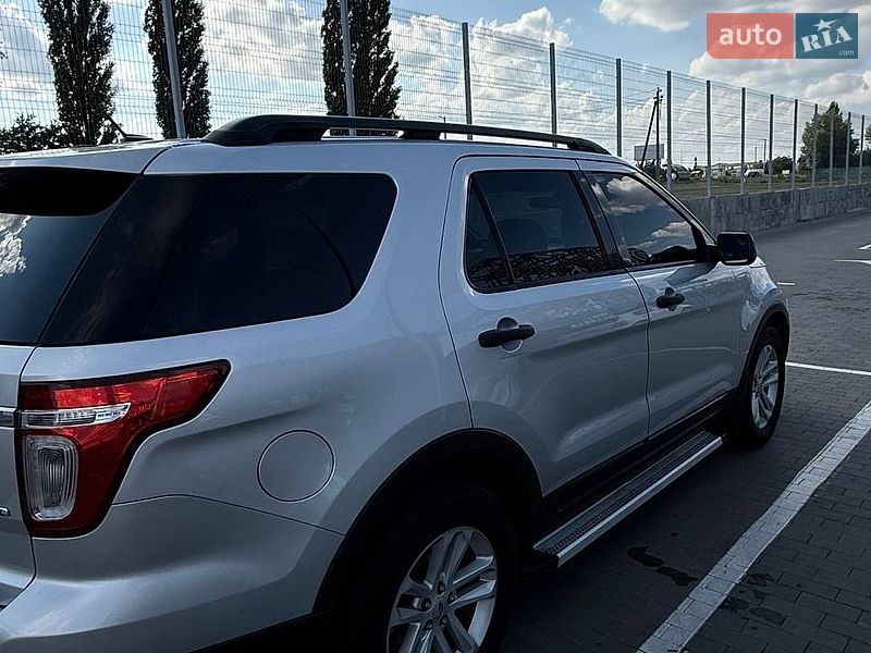 Позашляховик / Кросовер Ford Explorer 2015 в Первомайську