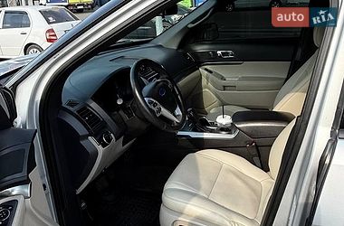 Позашляховик / Кросовер Ford Explorer 2015 в Первомайську