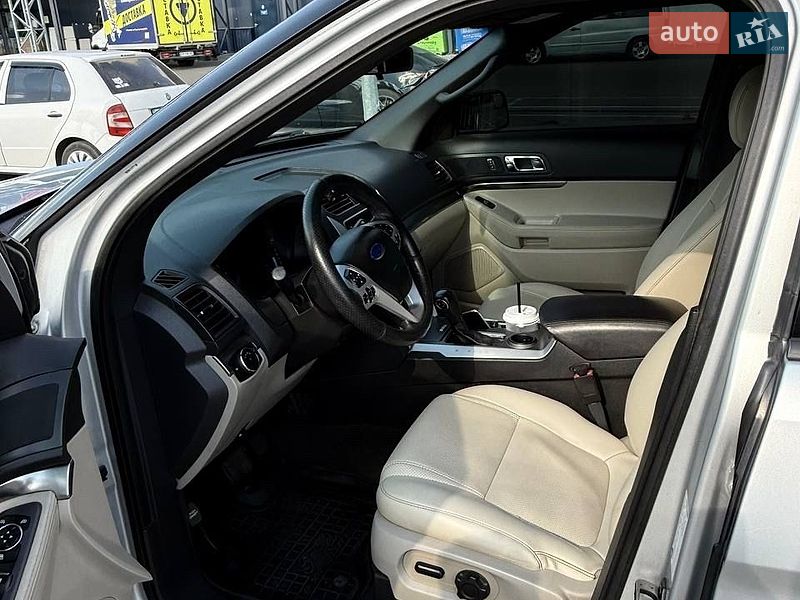 Позашляховик / Кросовер Ford Explorer 2015 в Первомайську