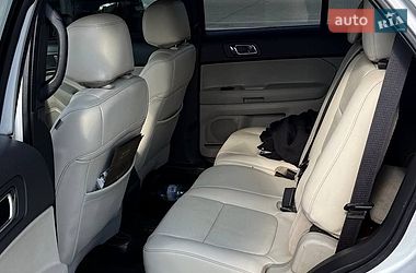 Позашляховик / Кросовер Ford Explorer 2015 в Первомайську