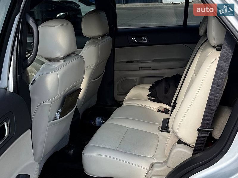 Позашляховик / Кросовер Ford Explorer 2015 в Первомайську