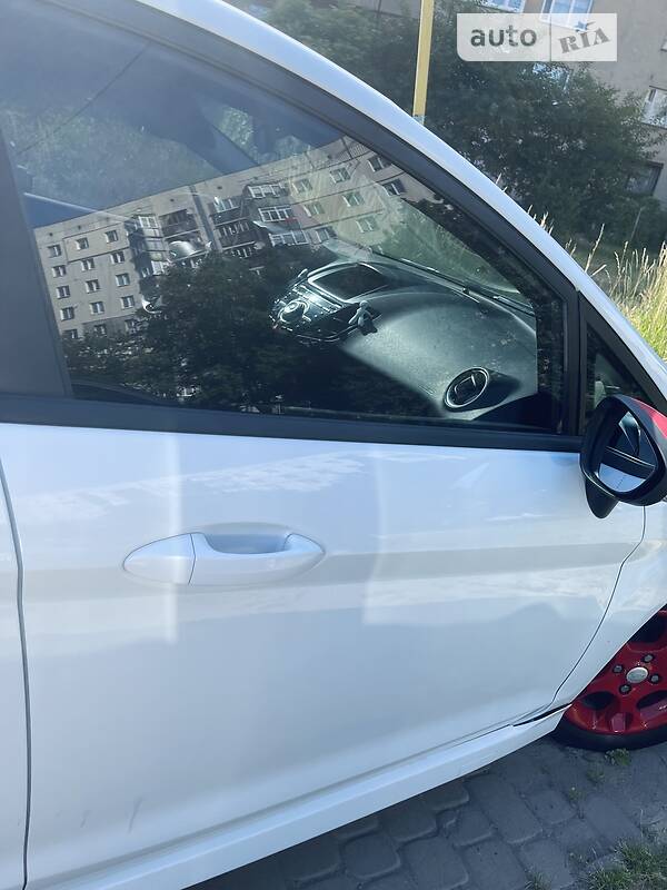 Хэтчбек Ford Fiesta 2013 в Ужгороде