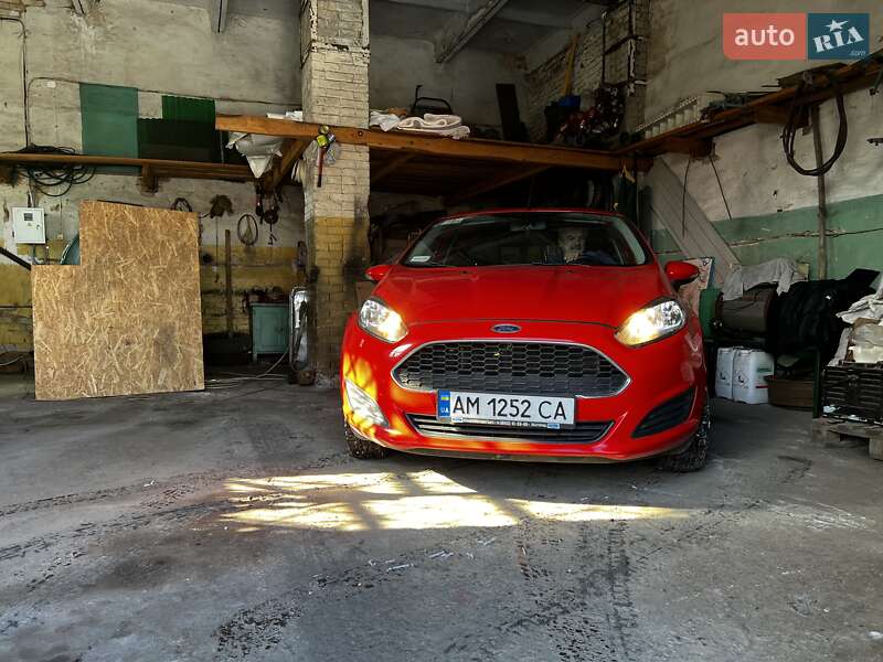 Хэтчбек Ford Fiesta 2016 в Радомышле