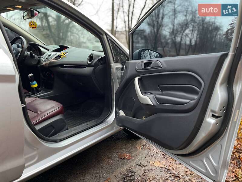Хэтчбек Ford Fiesta 2011 в Сумах