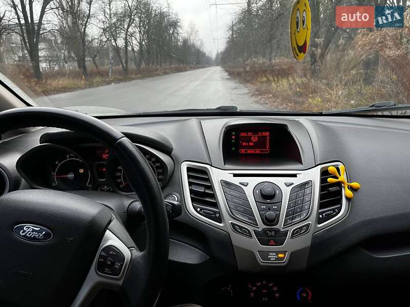 Хэтчбек Ford Fiesta 2011 в Сумах