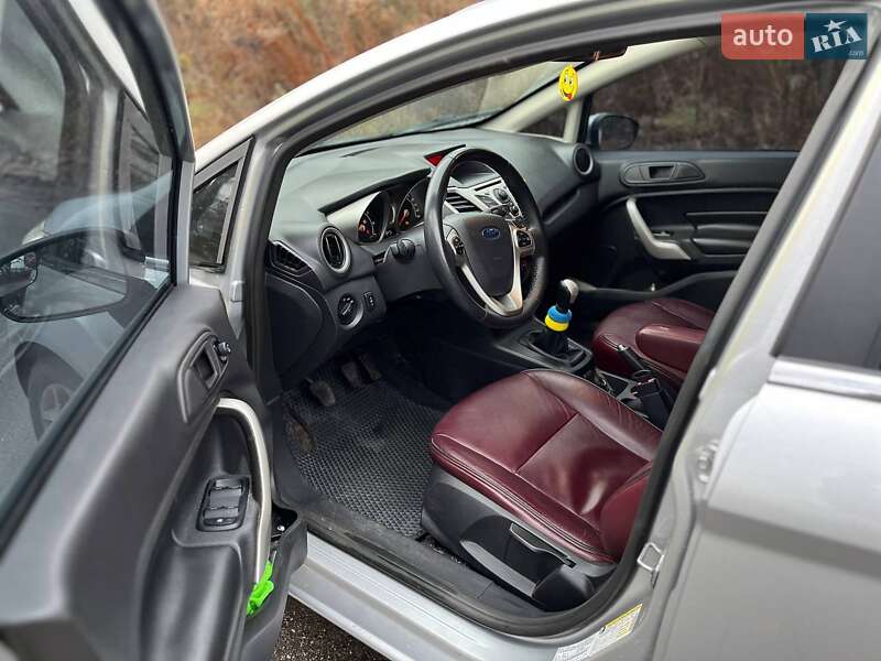 Хэтчбек Ford Fiesta 2011 в Сумах