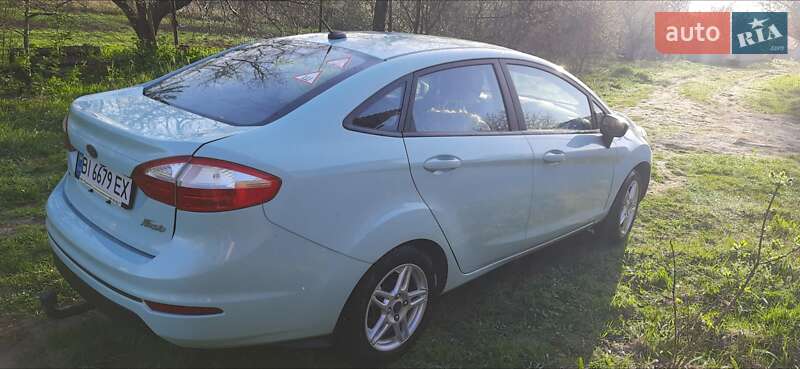 Седан Ford Fiesta