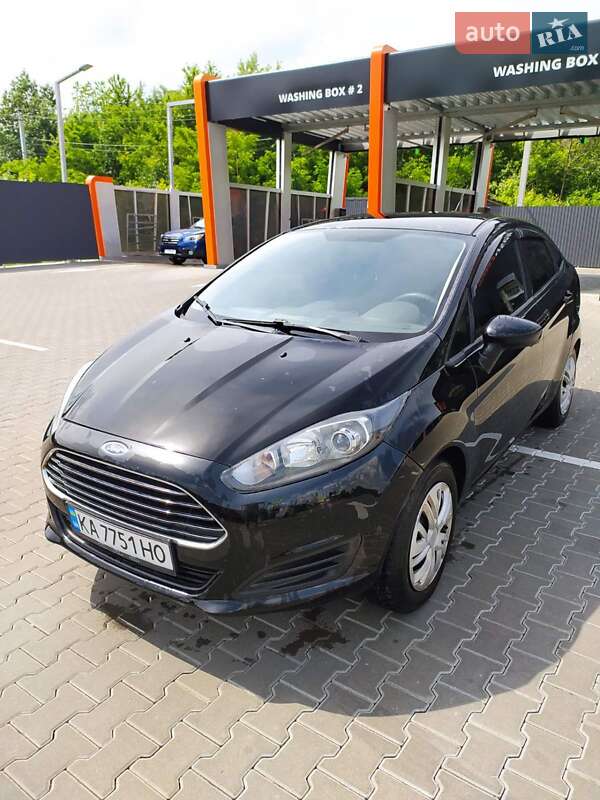 Седан Ford Fiesta