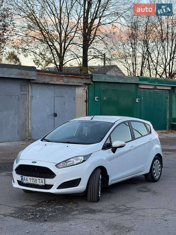 Седан Ford Fiesta