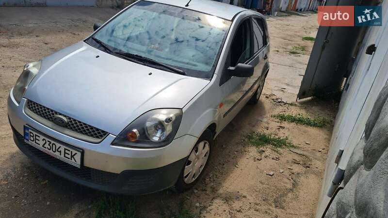 Хэтчбек Ford Fiesta