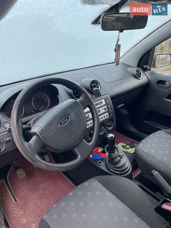 Хэтчбек Ford Fiesta 2005 в Великоселки