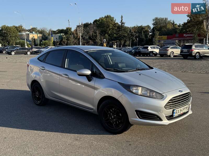 Седан Ford Fiesta