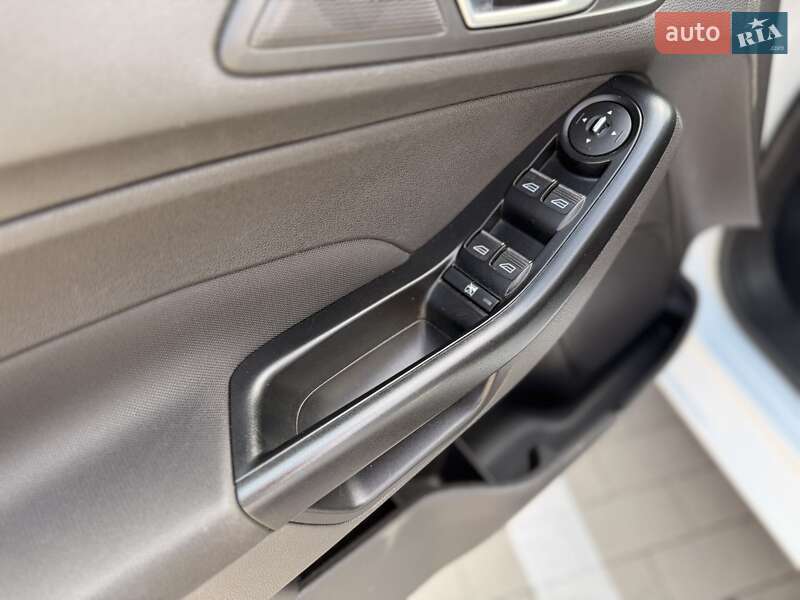 Хэтчбек Ford Fiesta 2013 в Киеве