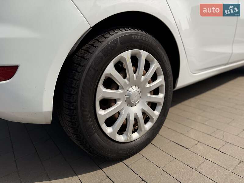 Хэтчбек Ford Fiesta 2013 в Киеве