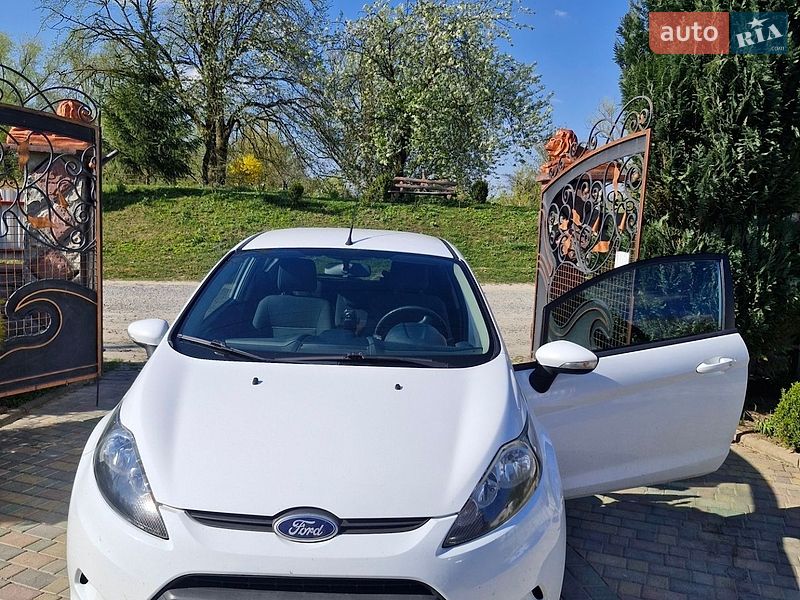 Хэтчбек Ford Fiesta 2012 в Львове