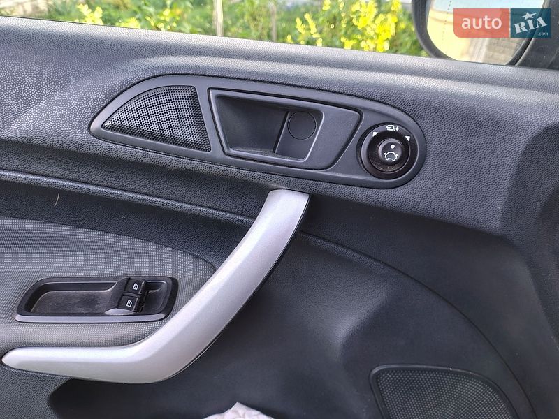 Хэтчбек Ford Fiesta 2011 в Ивано-Франковске