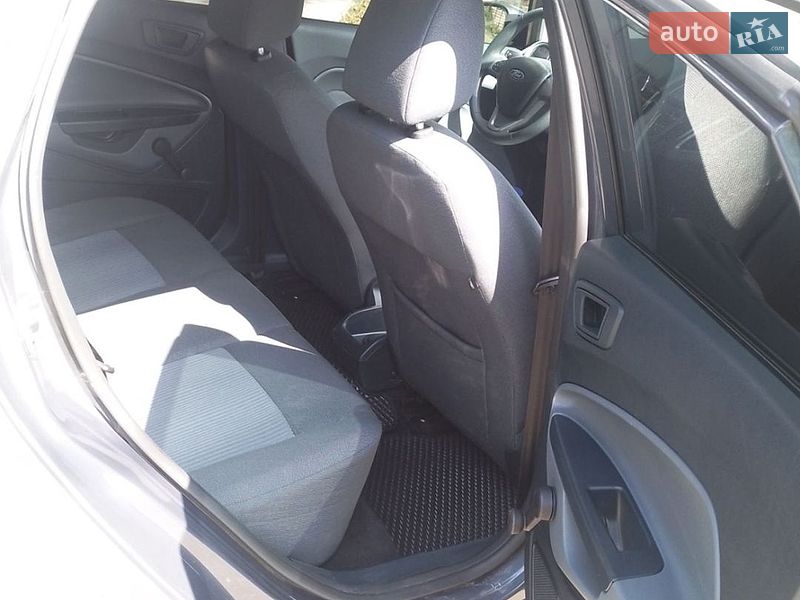 Хэтчбек Ford Fiesta 2011 в Конотопе
