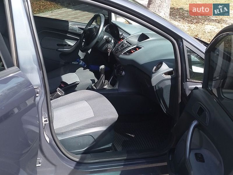 Хэтчбек Ford Fiesta 2011 в Конотопе