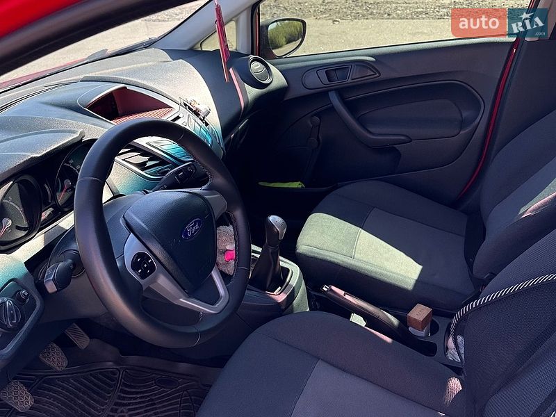 Хэтчбек Ford Fiesta 2012 в Знаменке