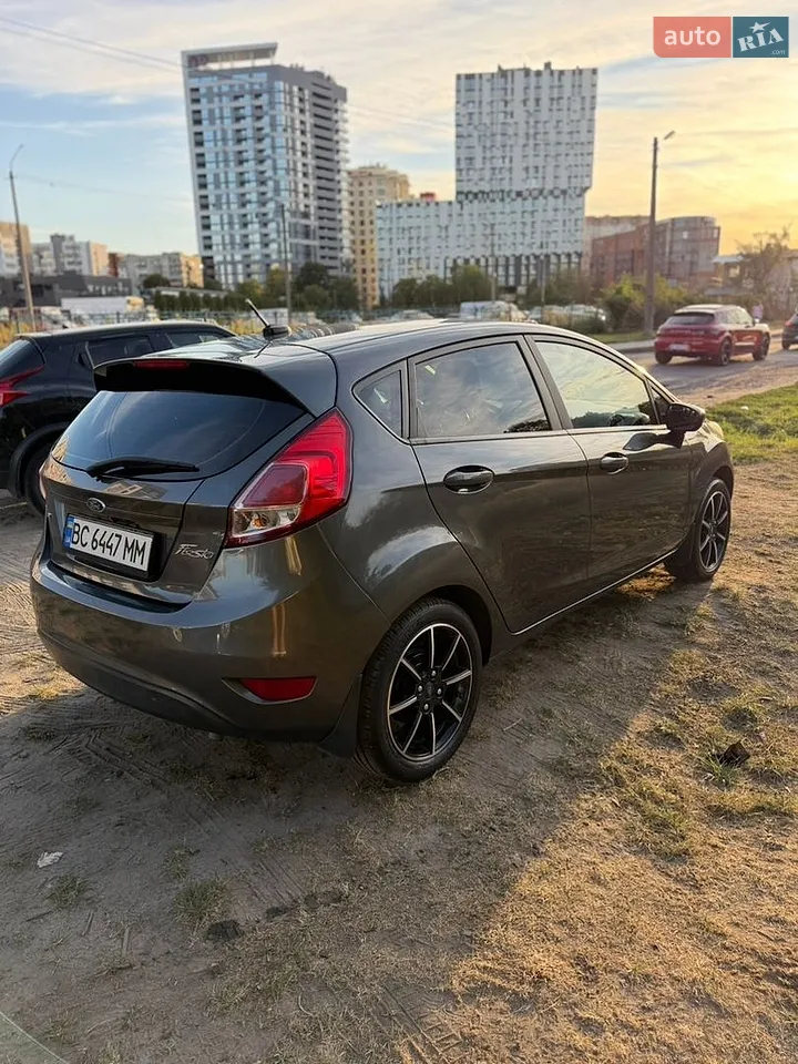 2018 Ford Fiesta - фото 1