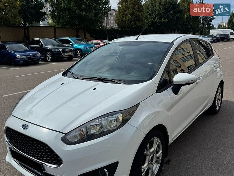 Хэтчбек Ford Fiesta 2016 в Киеве