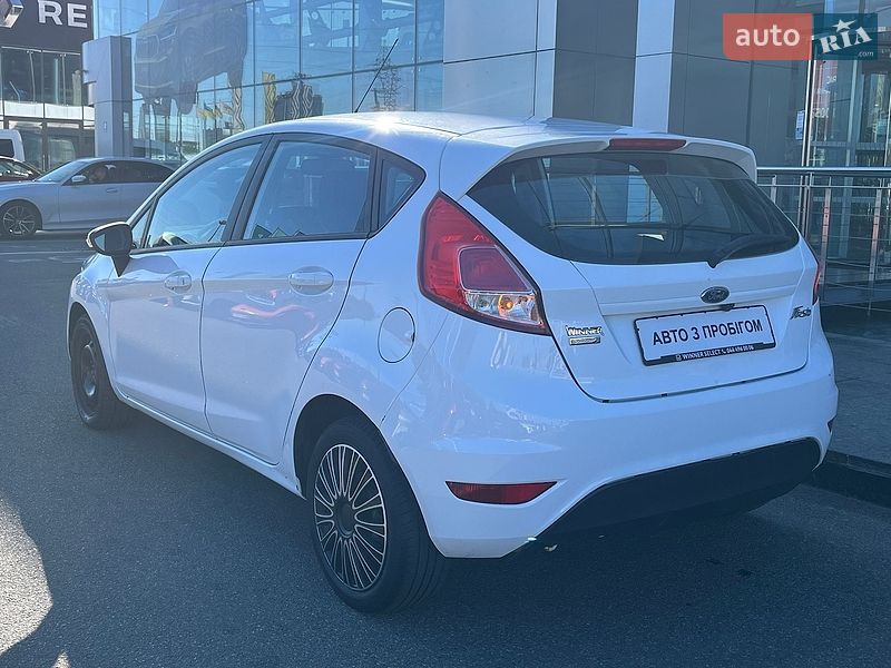 Хэтчбек Ford Fiesta 2017 в Киеве