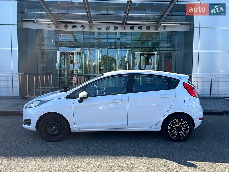 Хэтчбек Ford Fiesta 2017 в Киеве
