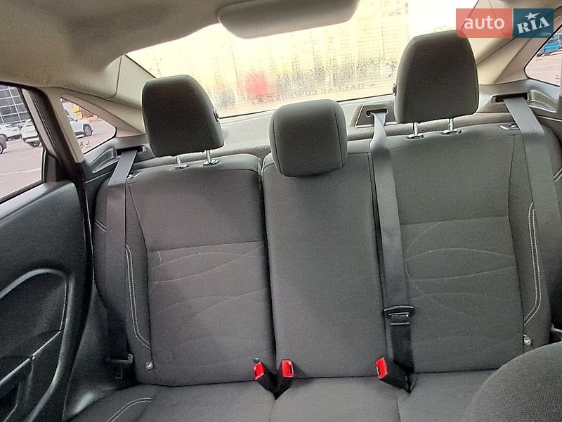 Седан Ford Fiesta 2016 в Ивано-Франковске