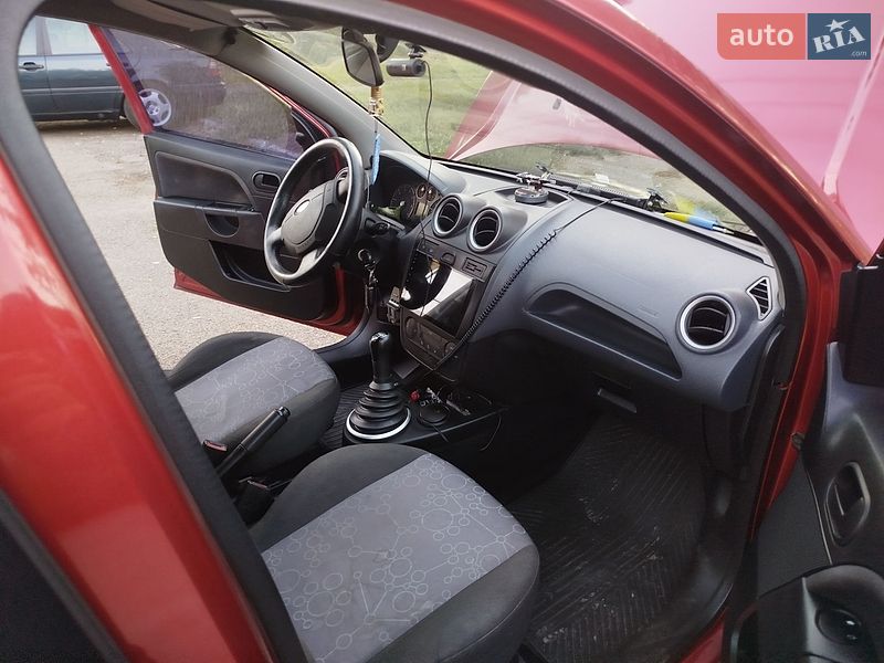 Хэтчбек Ford Fiesta 2007 в Днепре