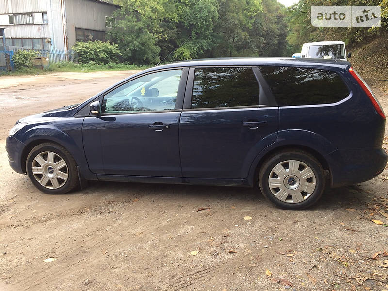 Ford Focus 2010 года