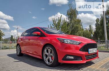 Ford Focus ST   2015