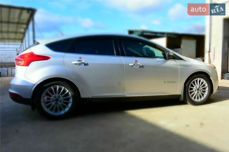 Хетчбек Ford Focus