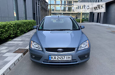 Ford Focus Ghia 2004