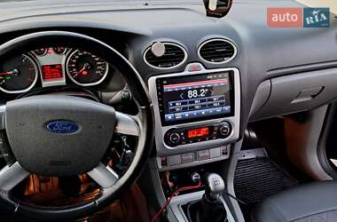 Ford Focus  2010