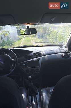 Ford Focus  2003