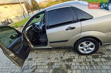 Ford Focus  2003