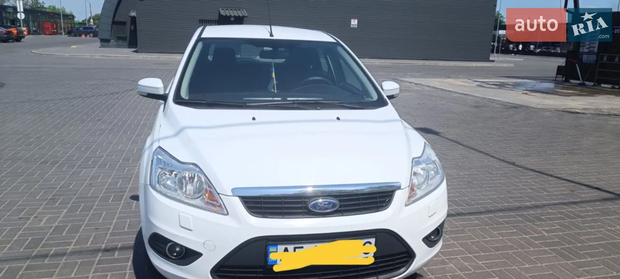 2010 Ford Focus - мініатюра 2