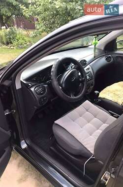 Ford Focus  2004