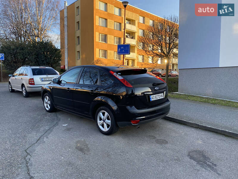 Хэтчбек Ford Focus 2006 в Тячеве