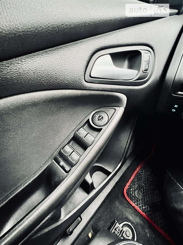 Хетчбек Ford Focus 2015 в Чернігові