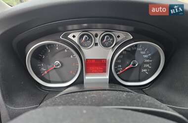 Ford Focus  2010