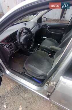 Ford Focus  2004