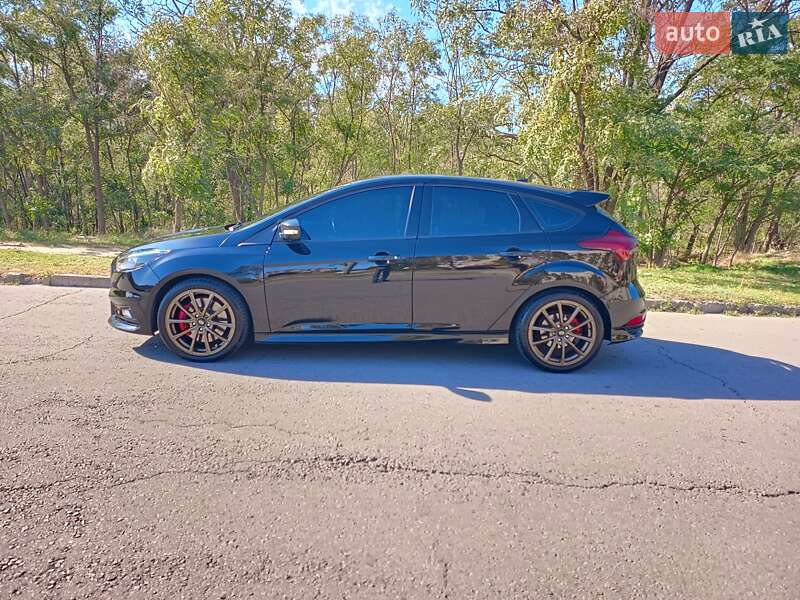Хэтчбек Ford Focus 2017 в Запорожье фото 2 Хэтчбек Ford Focus 2017 в Запорожье