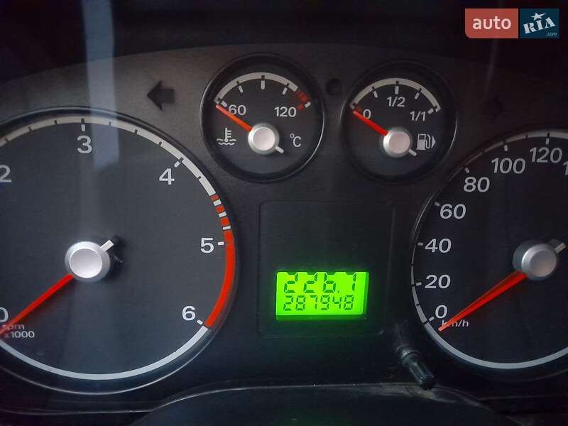 Хэтчбек Ford Focus 2005 в Сумах