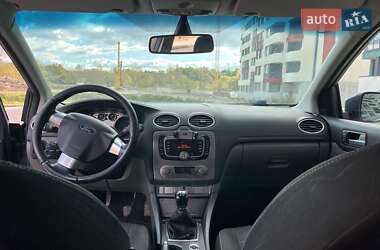 Ford Focus  2010